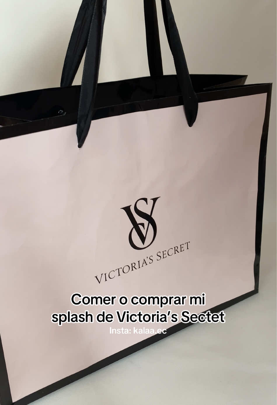 💗🛒Pídelos aquí ⤵️Victoria’s Secret 🎀Original en Ecuador ✨ WhatsApp 0963369978📱  💗Splash o crema $22 dólares por unidad 💗Splash + crema $40 dólares ✨ 📍Santo domingo  📦Envios a todo el Ecuador con servientrega🚛 #midnightbloom #pearglace #cloudperfume #victoriasecretecuador #victoriasecret #barevanillashimmer #pureseduction #aquakiss #Ecuador #santodomingoecuador #guayaquil #quito #velvetpetals #splashvictoriasecret #perfumetiktok #barevanilla 