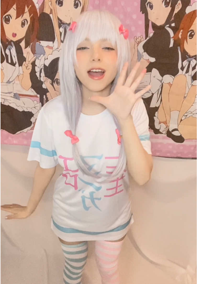 Sagiri Izumi - Eromanga Sensei 🩷 Holaaa, feliz jueves! 🎉 hoy es jueves de monitas chinas y les traigo este nuevo cosplay! Siempre había querido sacar esta versión de #sagiriizumi 💕(TwT) me encanta el diseño de este personaje aunque el anime está bien raro JAJA en este trend mezclé el baile original con el del anime btw :3  Voy a estar subiendo nuevas cositas! Ya quiero que vean los cosplays que tengo preparado para navidad nwn🎄 En un ratito salen dos nuevos sets de fotitos por fiiin, nuevos sets de p4tit4s y musl1t0s en mi tiendita de esSponsor con este cosplay!!!😻 PD: no sé pq se desfasó el audio pero ignoremos eso pls ;-; #kawaii #cute #kawaiigirl #cosplay #cosplayer #kawaiicosplay #eromangasensei #anime #manga #dance #kawaiidance #trend #cutedance #fyp #fypシ #sagiri #doll #smol #small #kawaiitrend #kawaiistyle #kawaiiaesthetic #kawaiianime #pink 