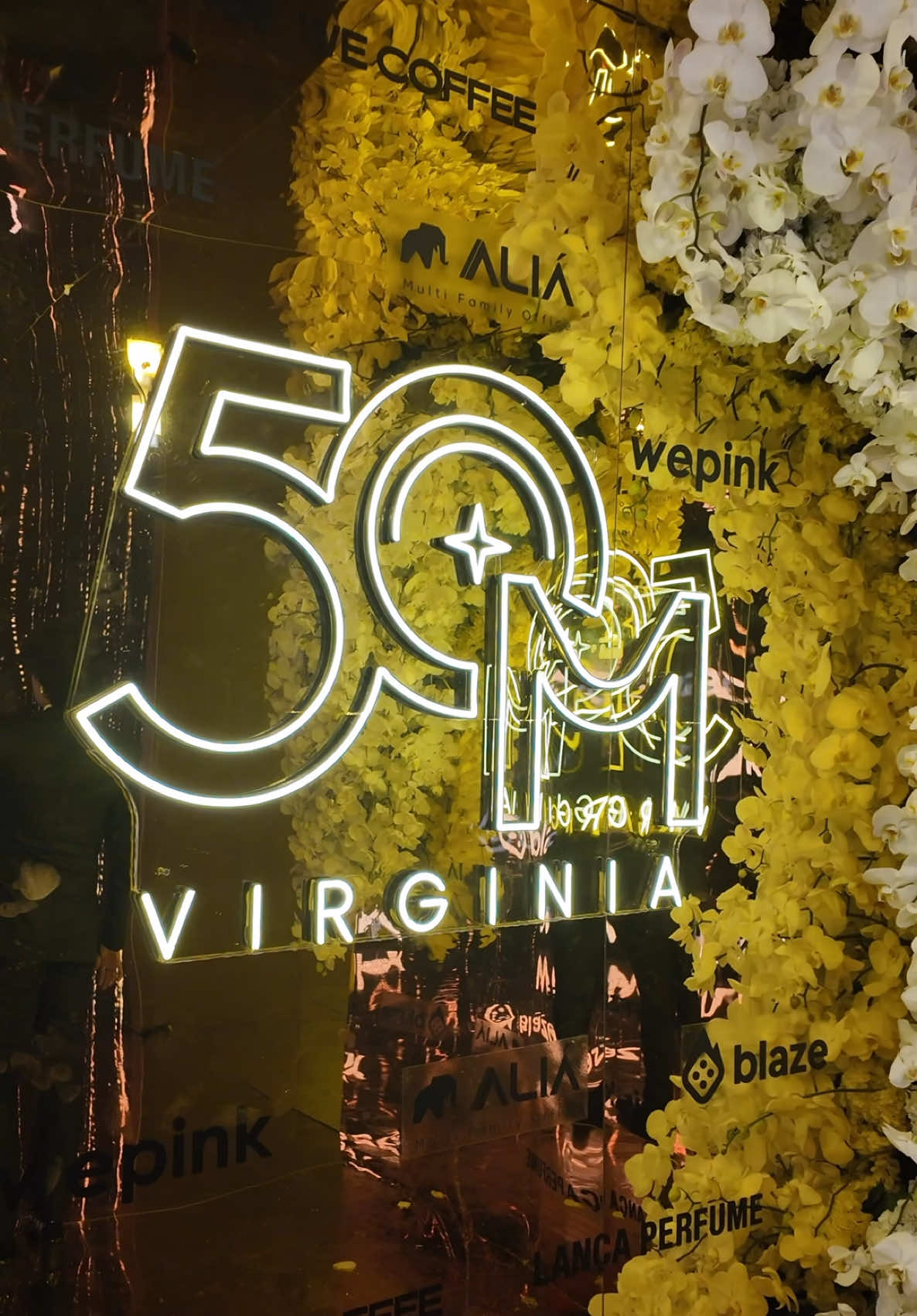 tour pela festa de 50M da @Virginia 💛✨ // corre la no yt pra assistir o video completo me arrumando pra festa 🤩