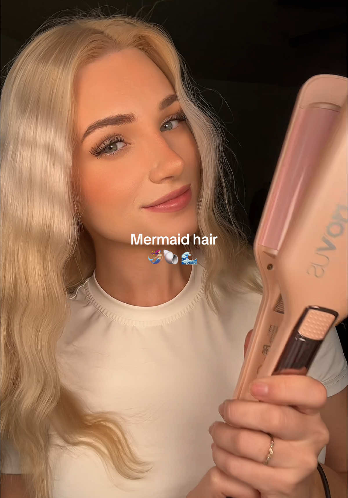 Obsessed with this curling iron🧜🏼‍♀️ #beachwaves #mermaidhair #hairtok #hair #curlinghair #curlingiron #beauty #tiktokshopfinds 