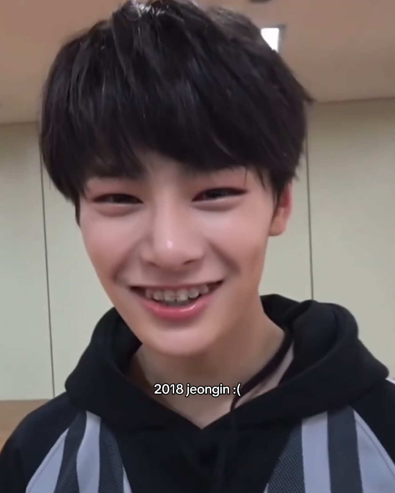 #jeongin wdym he was 17/18 here ☹️