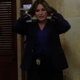 Its winter break but guess who has to study for exams and cook almost every day 😇 #oliviabenson #oliviabensonedit #edit #foryou #fyp #fy #viral #mariskahargitay #mariskahargitayedit #lawandorder #lawandordersvu 