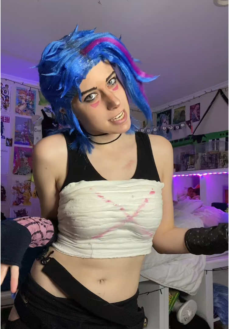 I got sand everywhere 😭#cosplay #arcane #jinx #arcanecosplay #jinxcosplay #fypシ゚ 