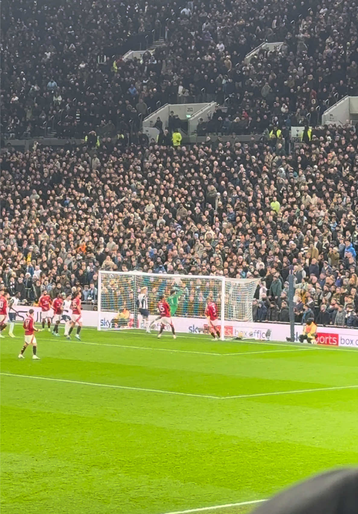 Heung Min Son SCORES from a Corner Kick! 🥅⚽️ || #손흥민 #Spurs #heungminson #sonheungmin #son #hm7 #토트넘 #tottenham #spurs #manutd #manchesterunited #tottenhamhotspur 