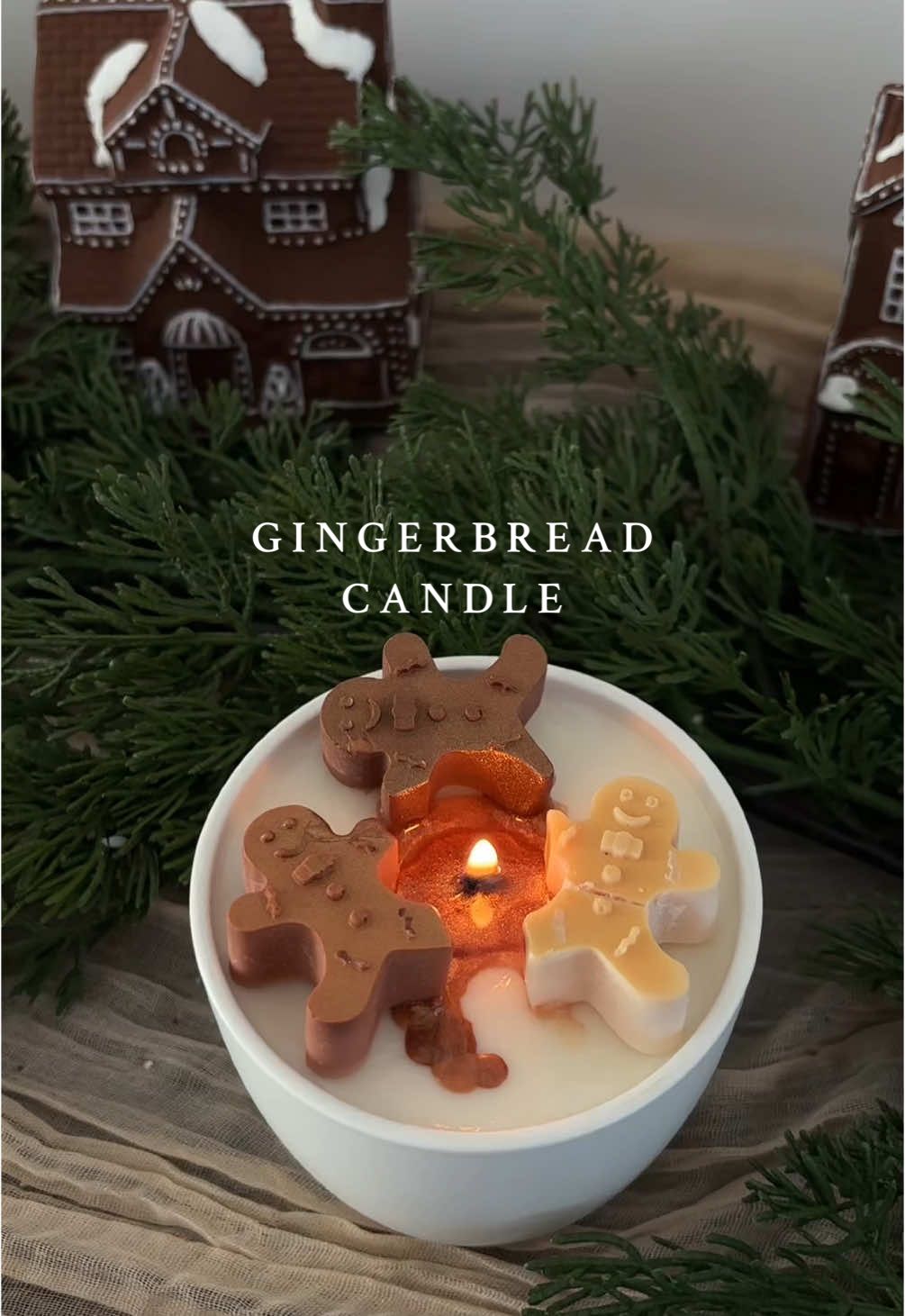 How cute are the little gingerbreads!! 🕯️☃️🎄 #asmr #asmrsounds #diycraft #candlemaking #candletok #winteraesthetic 