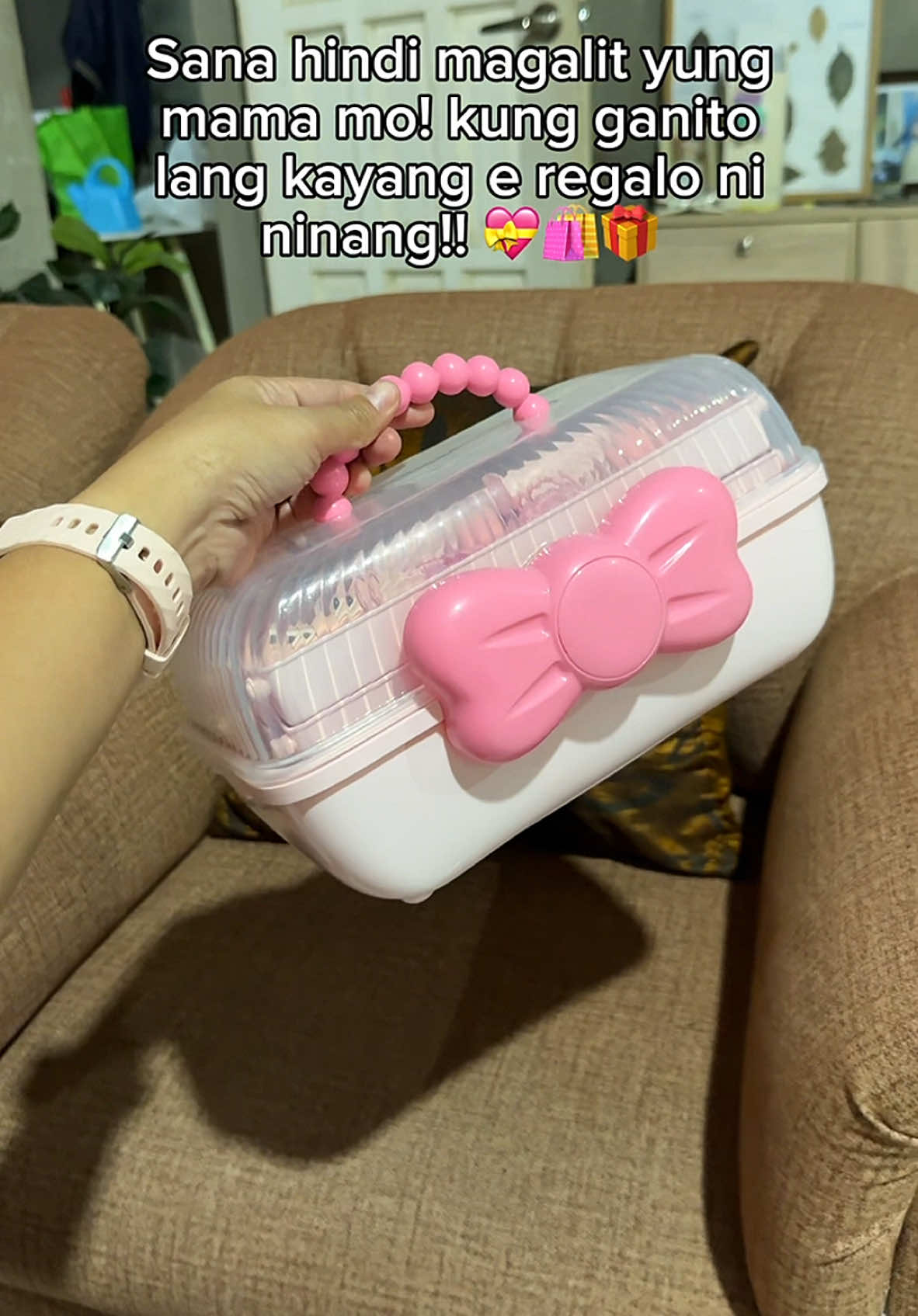 Sino bang hindi matutuwa pag ganito yung e regalo 🥹 #giftideas #giftidea #haircliporganizer #hairtieorganizer #giftrecommendations #fypシ 