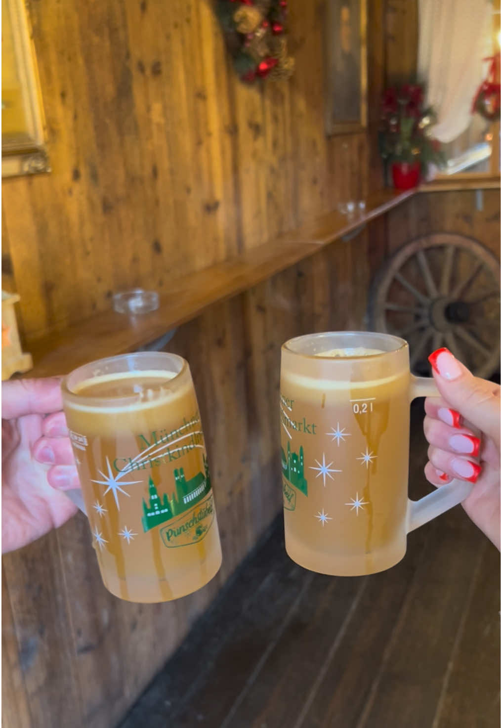 What we ate and drank at the Austrian and German christmas markets 🇦🇹🇩🇪🎅🏻🎄🌭🥨🍺 #christmas #christmasmarkets #germany #austria #munich #saltzburg #fyp #foryou #stepintochristmas #beer #bratwurst #mulledwine #pretzel 