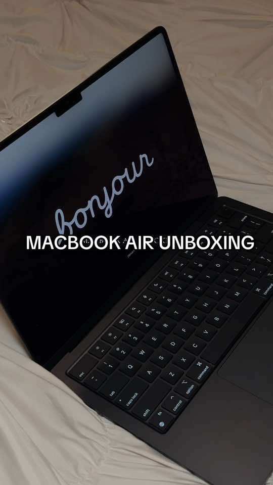 I heard a lot of people don’t like the tapping.. I on the other hand love the tapping, and my new laptop 🤭 Exact model is linked on my LTK in my bio 💻 #macbookair #macbookunboxing #unboxing #ltk 