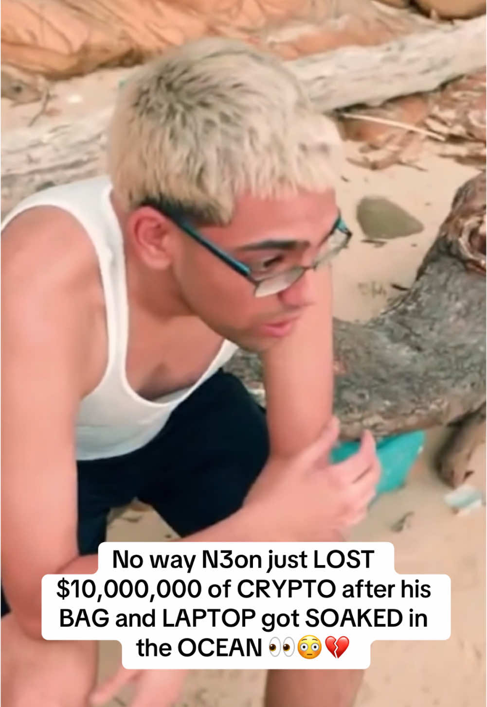 No way N3on just LOST $10,000,000 of CRYPTO after his BAG and LAPTOP got SOAKED in the OCEAN 👀😳💔 | #n3on #n3onclips #crypto 