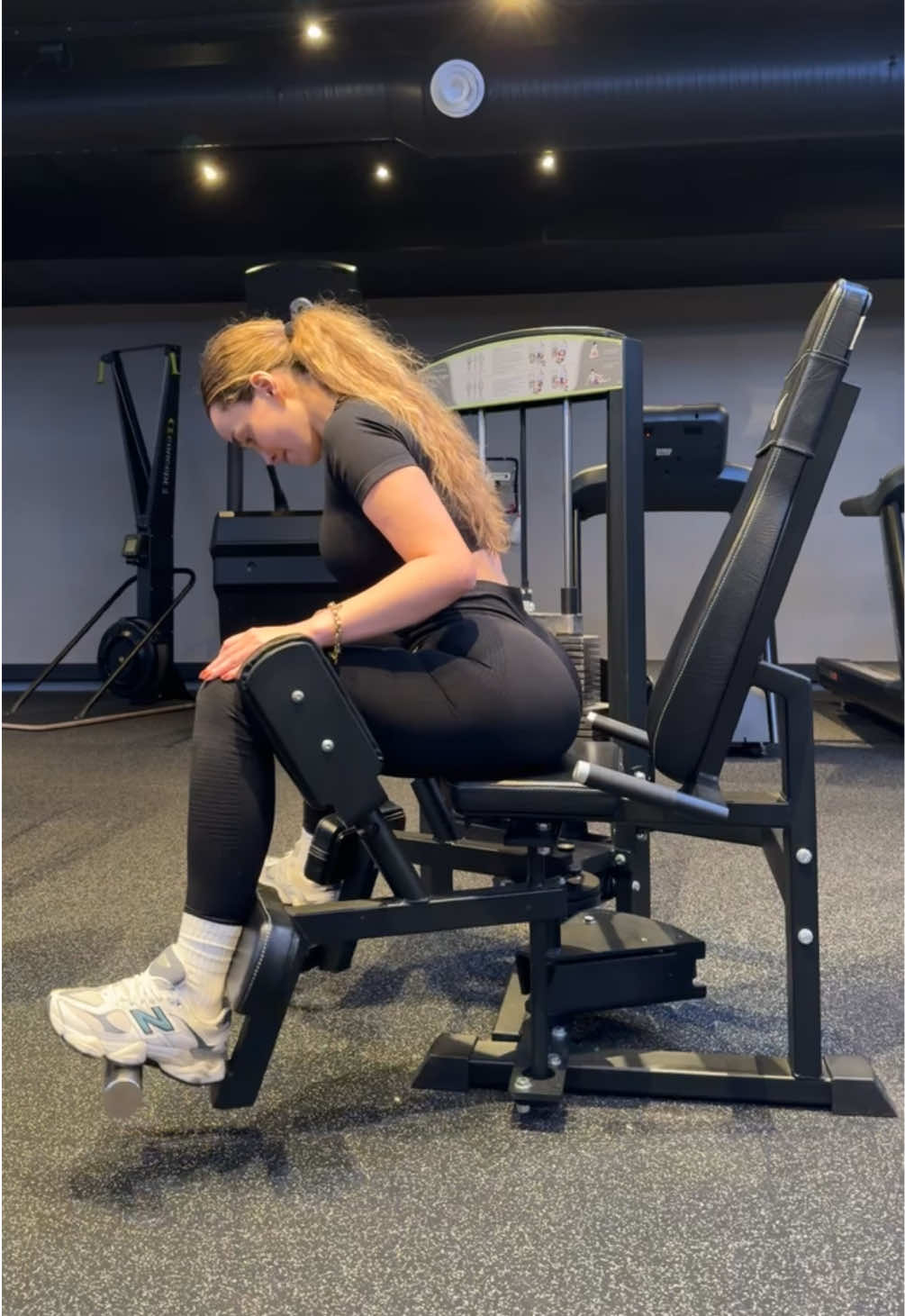 I always do hip abduction this way: first i lean forward, then i lean back and finish the set 🤍 #GymTok Daily vlogs on snapchat: Mariataftesund 