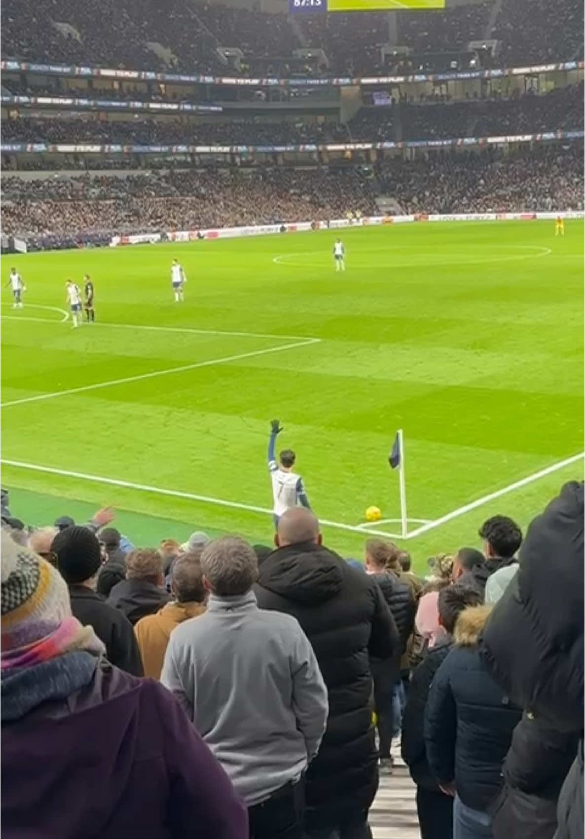 Spurs fans POV of Son’s corner goal 🤯 #spurs #tottenham #manutd #manchesterunited #son #heungminson #goals 