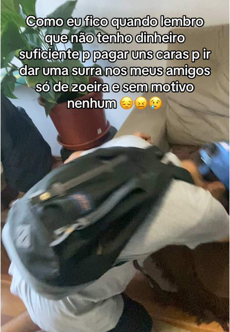 Agora ate pra isso precisa de dinheiro, antigamente 2 crivos avulso os mendigos ja viam essa mao  #meme #portoalegre #humor #resenha #fy #fyp 