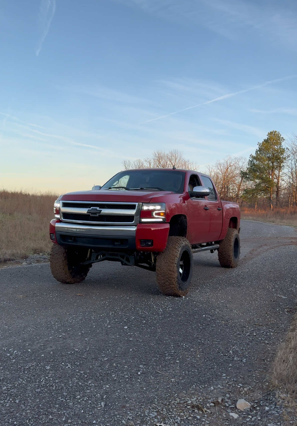 If your not on a 9 with 37’s your missing out #trucktok #fyp #relatable #chevy #silverado #trucksoftiktok #bubbatruck🌾 #sunset #offroading #mud 