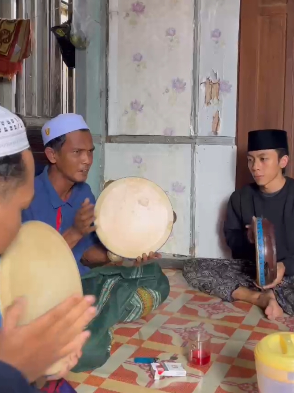 Legend 😍😍🔥 Ulak Ari Kampung Melayu #sholawat #sholawatnabi #banjari #banjarian #hadrohsholawat #kampungmelayu #martapura #almuhibbintulungagung #bangil #senimerayukekasih 