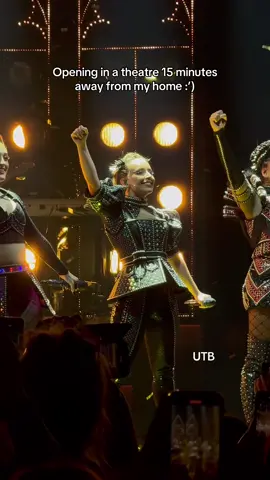 You can take the girl outta Middlesbrough…These 3 weeks of the tour are huge for me; as a Teesside gal being in an auditorium of people just like me just hits different. I just hope we can make this xmas extra special for them <3 #sixthemusical #superswing #performer #swing #stocktonglobe #middlesbrough 