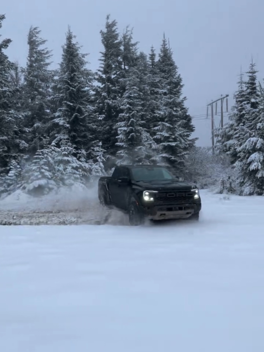 Snow Day 🛷 ig: guyers_automotive  #rangerraptor #fordraptor #snowday #4x4 #raptorworld #offroading #offroad #rutas #fordranger #trucksoftiktok 