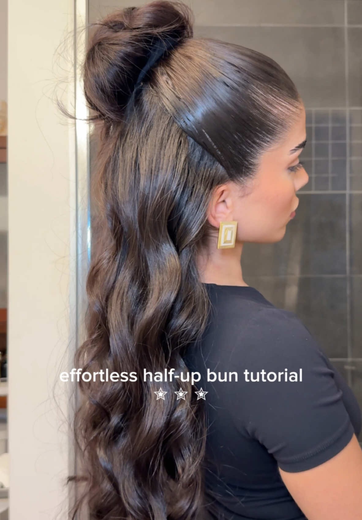 just because the hairstyle IS easy doesn’t mean it has to be boring…🤷🏻‍♀️ the @Not Your Mother’s all eyes on me 3-in-1 styling cream takes the cake for this one. Available at @Ulta Beauty or using the link in my bio #NYMPartner #halfuphalfdown #hairtutorial