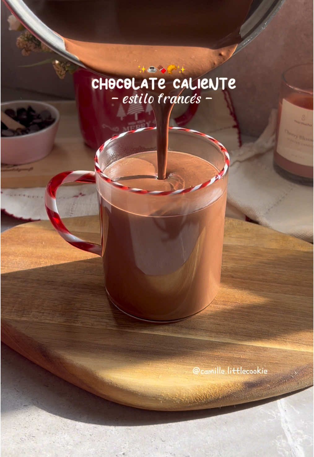 🍫🇫🇷✨Chocolate Caliente Estilo Francés ✨ súper fácil y perfecto para ir manifestando probar el original 🫡🤞🏻 ¿Cuéntenme si les gustaría intentarlo 🤓? Por aquí les dejo los ingredientes:  •500ml leche de vaca o vegetal  •150g chocolate semiamargo  •1-2 rajas de canela  •1 cdta azúcar  •1 cdta vainilla, mi fav de @Estado Natural  •1 cda cacao  •1 cda cocoa  •1/4 cdta de sal  👀Recuerda moverlo constantemente para que no se queme ni se pegue en la parte de abajo 🤌🏻 Lindooo día 🍫Att: Cami.  #recetas #chocolate #france #chocolatecaliente #ideas #bebidas #bebidastiktok #faciles #rapidas #hotcocoa #navidadentiktok #postresfaciles #fyp 