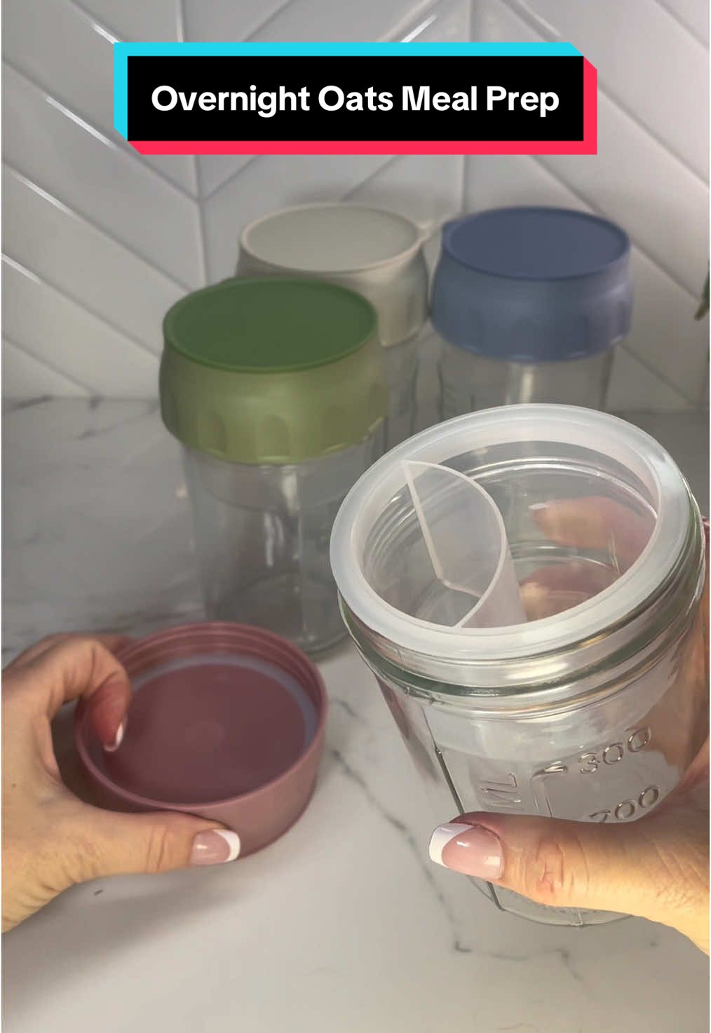 Start your mornings right with these convenient overnight oats meal prep containers! Divided compartments, folding spoons, and stylish lids make healthy eating a breeze. 🥝🍓 #CreatorSearchInsights#OvernightOatsMealPrep #HealthyBreakfast #MealPrepMadeEasy