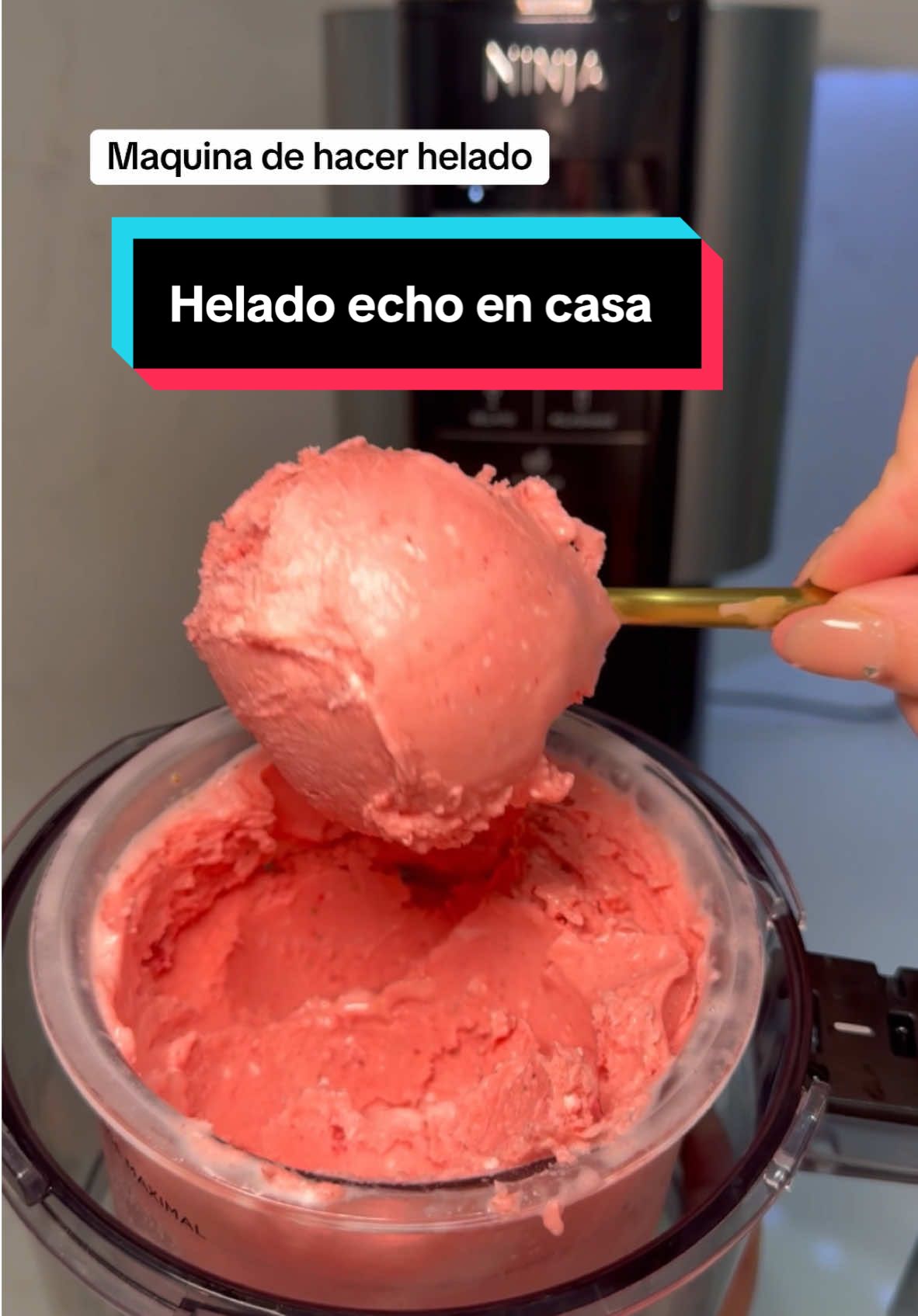 Eladito de fresa en casa! Esto me quedo divino #icecream#icecreammaker#ninjaicecreammaker#helado#heladoechoencasa#heladodefresa#strawberryicecream#kitchen#kitchenfinds#ninjacreami#ninjacreamieproteinicecream#ninjacreamirecipe  