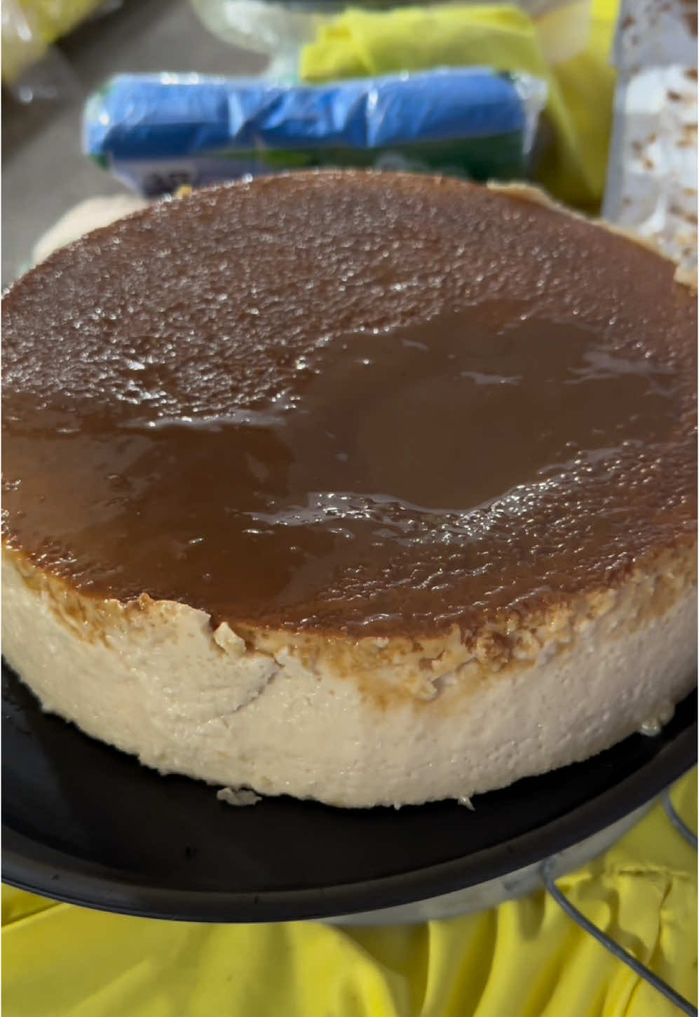 Asi se desmolda el flan napolitano de cajeta #flannapolitano #pastel #fyp #viral #foryour #parati #dessert #cake 