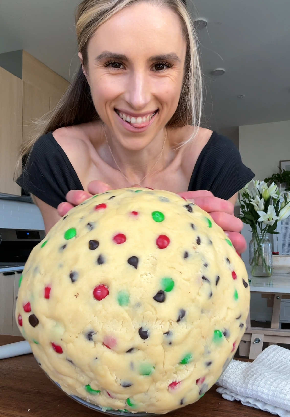 Christmas m&m cookies with homemade m&ms 🎄 with @Chosen Foods new avocado oil shortening for the perfect buttercream frosting! It’s made with simple ingredients and perfect for all things baking this holiday season! #chosenpartner #cookie #christmas #christmasbaking #desserts 