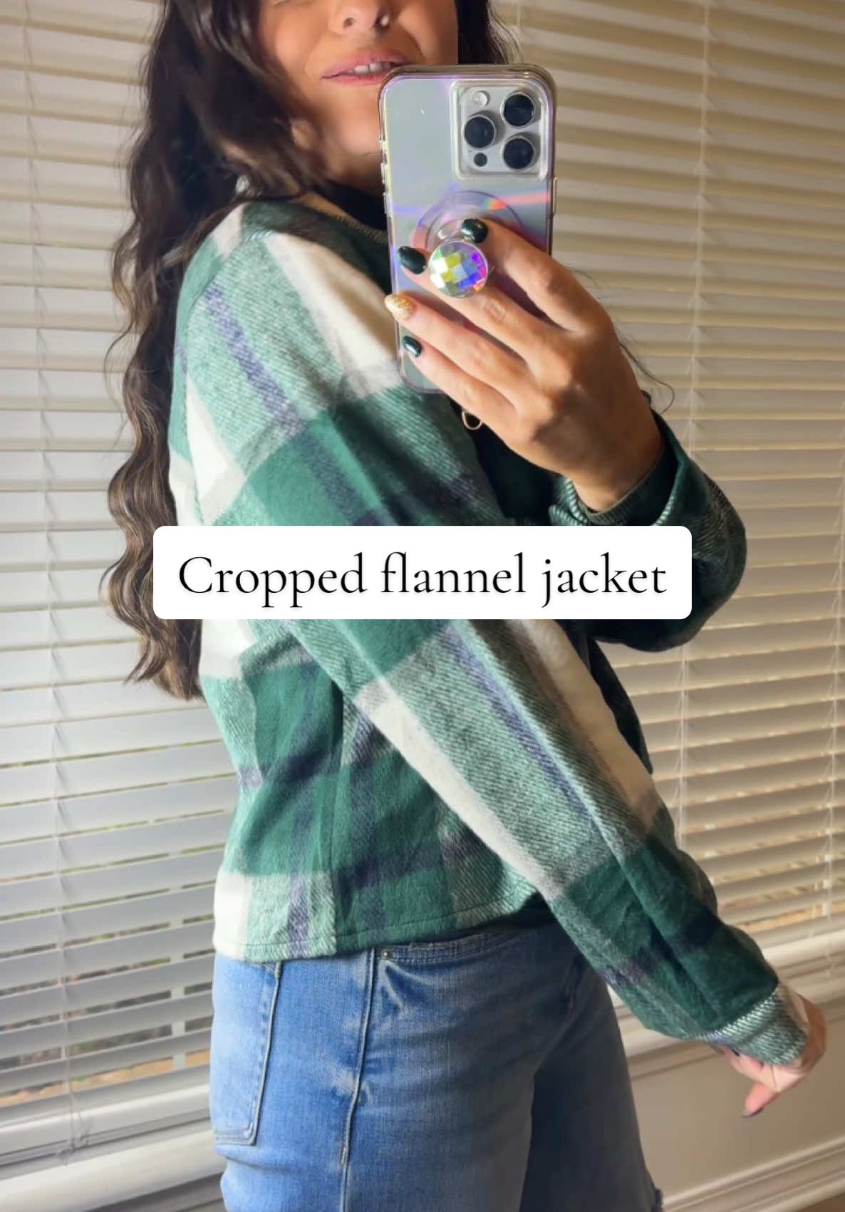 Obsessed with this cropped flannel jacket 😍🥰🥰 #croppedjacket #croppedflannel #jacket #flannel #plaidjacket #plaid #winterfashion #winterfashiontrends #affordablefashion #fashiontrend #cropped #holidaylook #holidayhaul #zeagoofashion @Zeagoo 