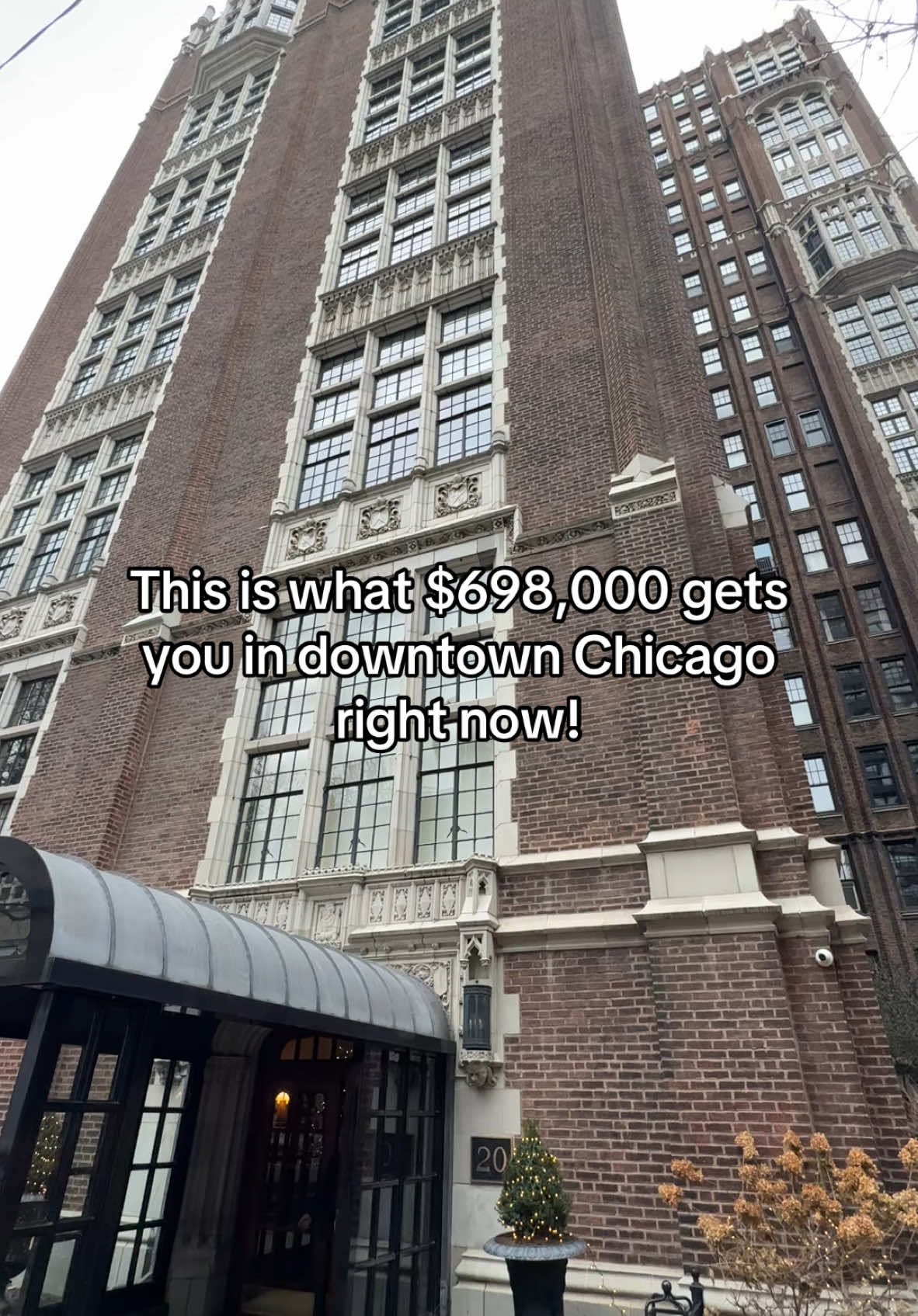 You can buy this Gold Coast 3 bed/3 bath duplex condo for only $698,000! 🔑 Listed by Linda Levin | Jameson Sotheby’s Intl Realty #chicago #apartmenttour #realestate #illinois #fyp 