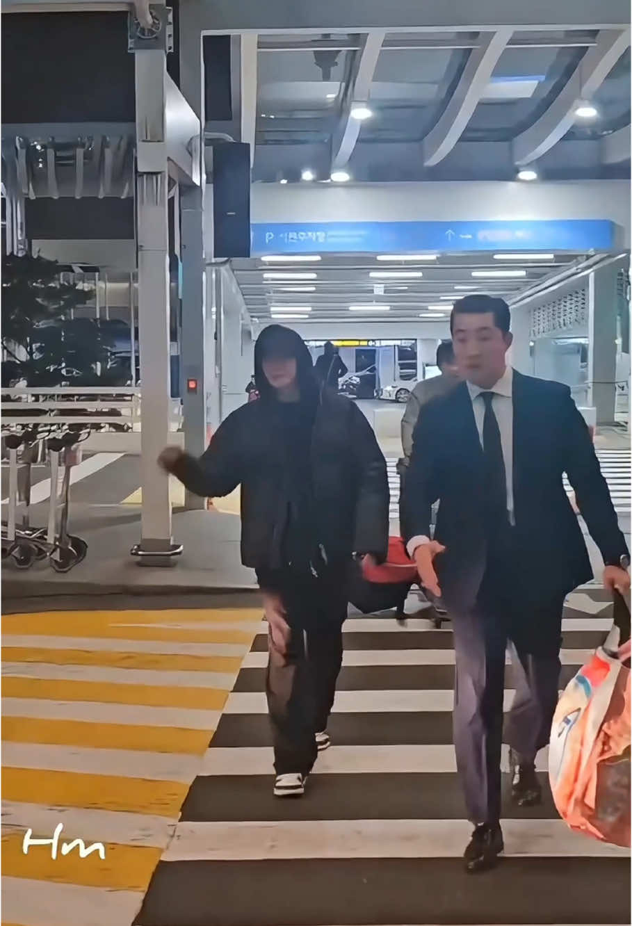 T mê style của ảnh lắm, lúc nào cũng đơn giản, thoải mái cơ mà cuốn😎 Haein 241220 ✈️ Manila FM #junghaein #정해인 #junghaeinairport 