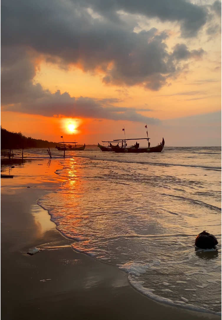 Mentahan kalian santai dipantai sore2#tiktokcreatorsearchinsightsincentive #mentahan #mentahanvideo #mentahanvidio #vidioprank #prankvideo #prank #sunset #sunsets #sunsetlover #sunshine #pantai #pantaivibes #pantaihealing #beach #beachvibes #beachplease 