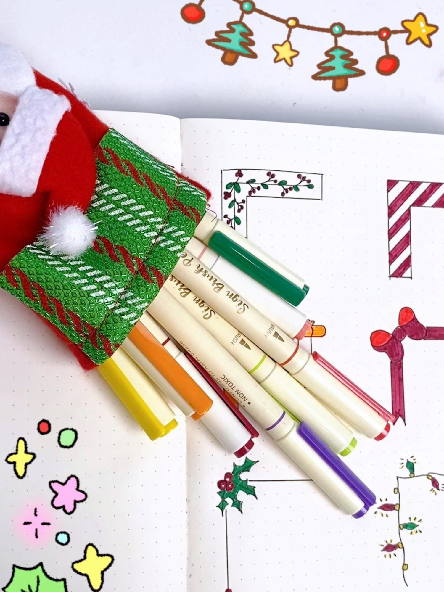 6️⃣ Christmas-style journaling inspirations ✨😍 ✍🏻Using: Sign Brush Pen #writech #brushpen #christmas #christmasideas #stationeryhaul #journal #journaling #fyp