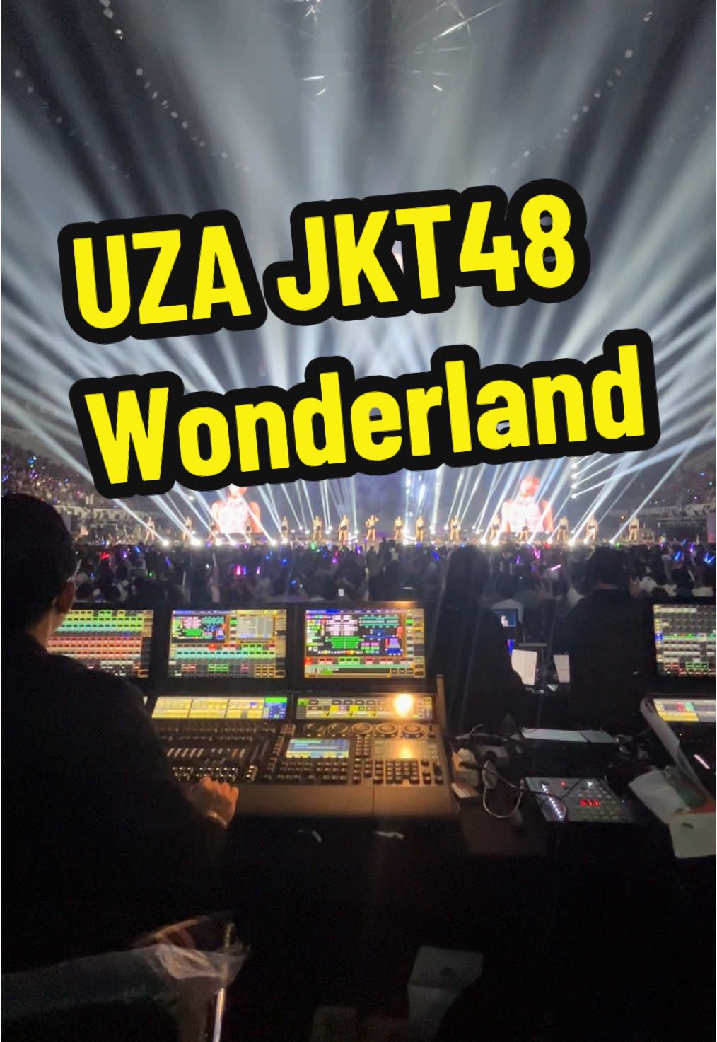 1x Reff Terkahir UZA. #uzajkt48 #jkt48 #jkt48wonderland #sskjkt48 #konser #lighting #stagelight #ilp #indonesialightingproject #yoniwijoyo com 