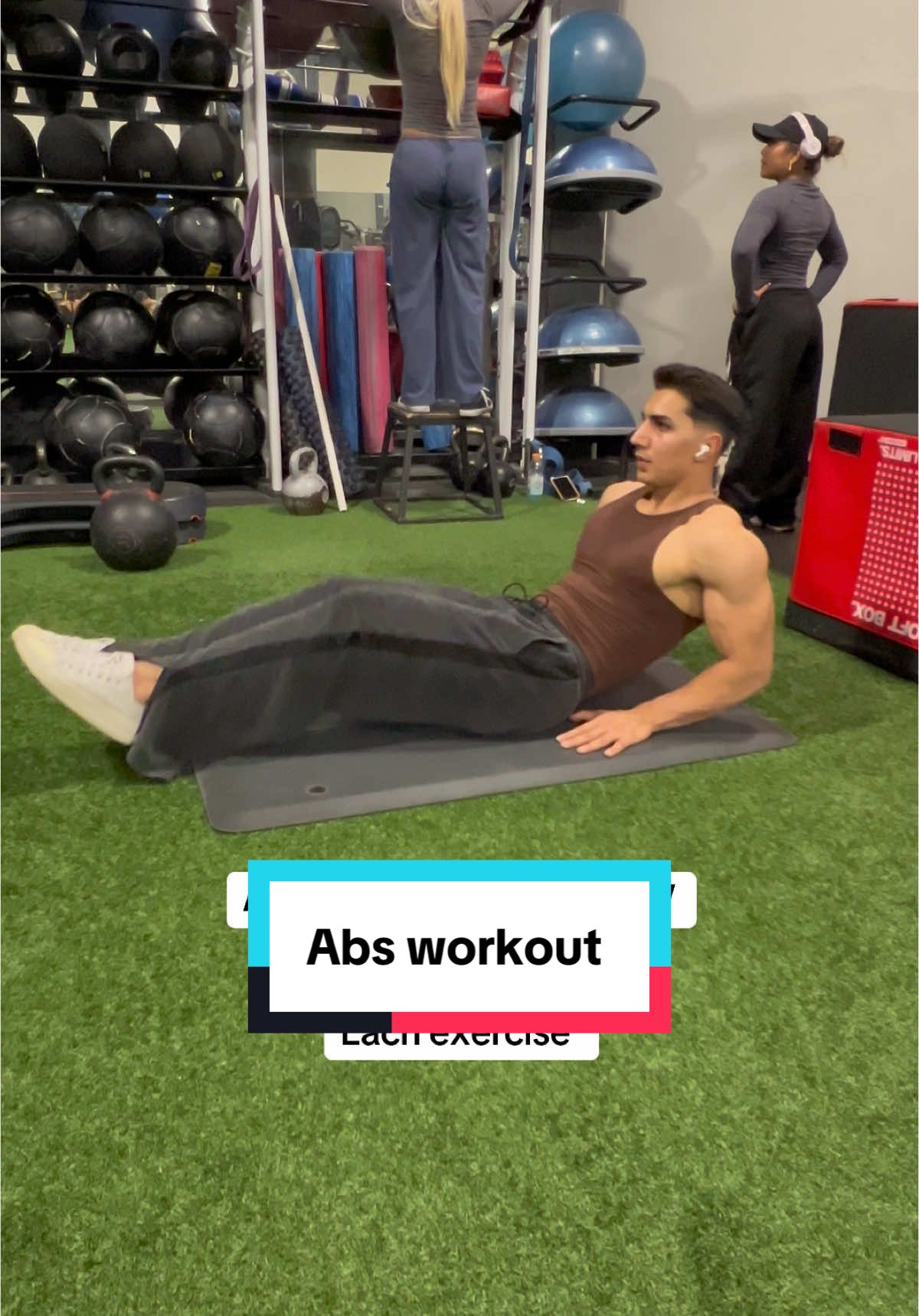 Abs workout. #هزاره_ازبک_تاجک_پشتون_ترکمن_🇦🇫 #fypシ #fyppppppppppppppppppppppp #afghan #afghantiktok #absworkout #workout #افغانی_تیک_تاک 