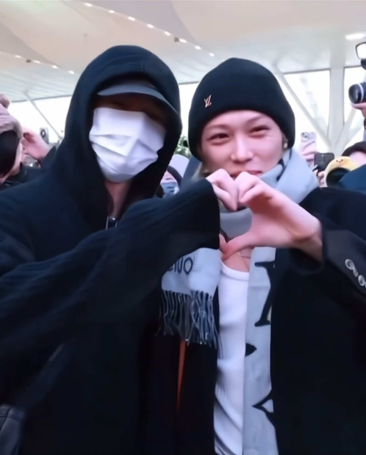 They’re in love 🤭 #hyunlix #hyunlixedit #hyunjin #felix #straykids #hwanghyunjin #leefelix #hyunlixmoment #hyunlixskz #fyp 