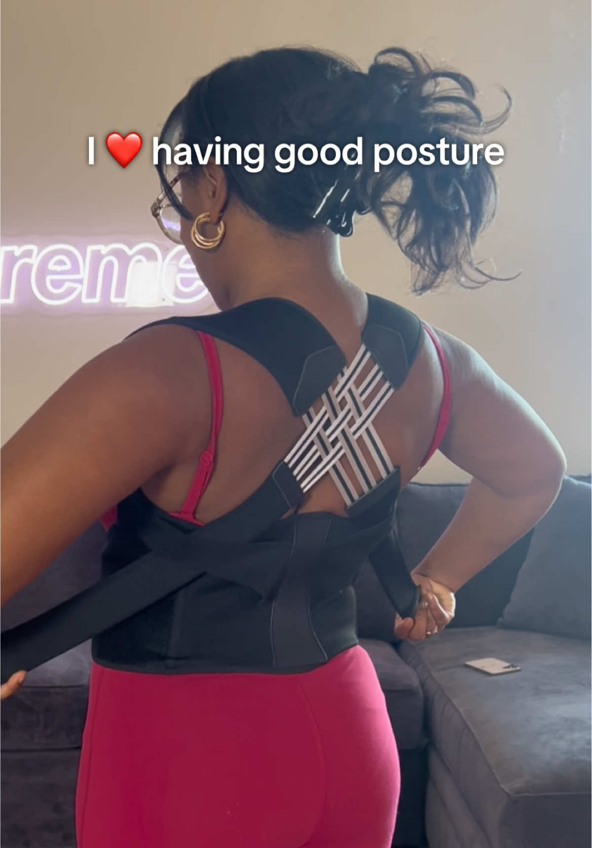 Good posture makes me feel more confident, I’m happy I found this 🤗#creatorsearchinsights #posturefix #posturecorection #asmr #musthaveproducts #tiktokmademebuyit #tiktokviral #backpain #neckpain 