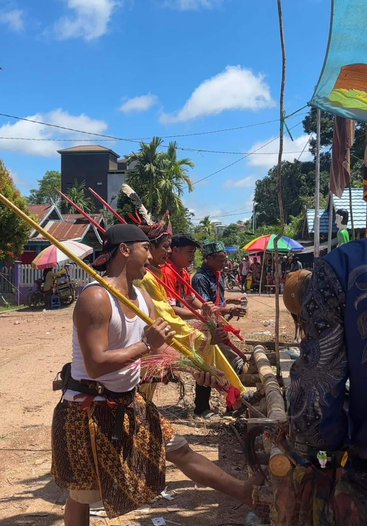 Pembukaan upacara penombakan hewan korban saat ritual Nyorat di Agama Hindu Kaharingan Kalteng #jangkauanluasfyp #kalteng #fyppppppppppppppppppppppp #buahunik #buahdurian #durianmerah #hindukaharingan🕉️  #hindukaharingan 