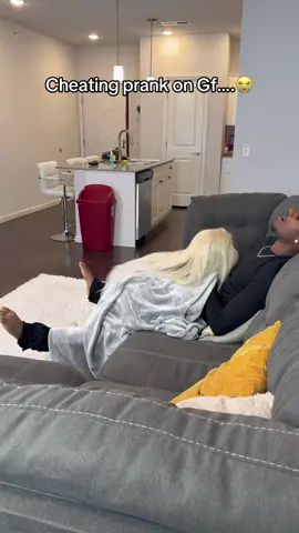 Cheating prank on girlfriend #creatorsearchinsights #prank #foryoupage 