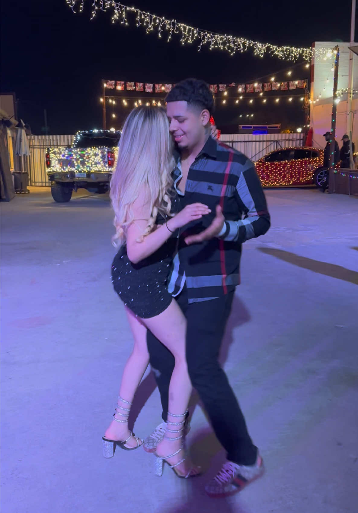 cumbia con el mejor 🤩✨                            @Osby #fyp #arlette #paratii #foryou #baile #Cumbia #matching #bailes #baileschingones #uff #az #amigos #dresses #heels #blonde #bailesvip #bailando 