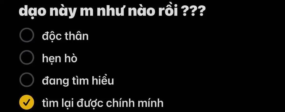 “Dạo gần đây, tôi đã chọn hành trình quan trọng nhất: tìm lại chính mình. Sau những tổn thương và mất mát, tôi nhận ra hạnh phúc không đến từ ai khác, mà từ chính cách tôi đối xử với bản thân mình. Tôi không còn vội vã đi tìm tình yêu ở bên ngoài hay cố gắng hiểu ai khác hơn chính tôi. Thay vào đó, tôi dành thời gian để chữa lành, học cách yêu thương bản thân và tận hưởng những khoảnh khắc bình yên trong tâm hồn. Tìm lại chính mình không dễ dàng, nhưng đó là hành trình đáng giá nhất. Tôi không chỉ tìm thấy sự tự do, mà còn khám phá một phiên bản mới của mình – mạnh mẽ hơn, tràn đầy hy vọng, và sẵn sàng chào đón mọi điều tốt đẹp phía trước.” Huyền