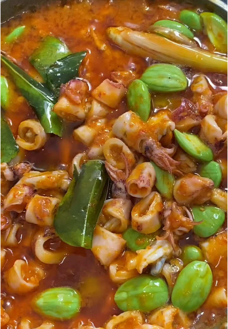 Sambal cumi pete 🦑🫛 #masakan #sambalcumi #masakansimple #masakanrumahan #fyppppppppppppppppppppppp #fypdongggggggg 