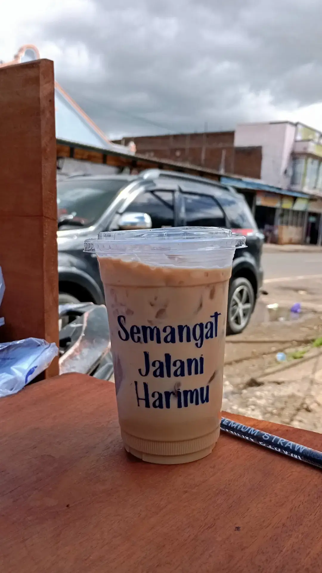 siang bolong begini enaknya minum yg segar2 #viraltiktok #ngopisantuy #beranda 