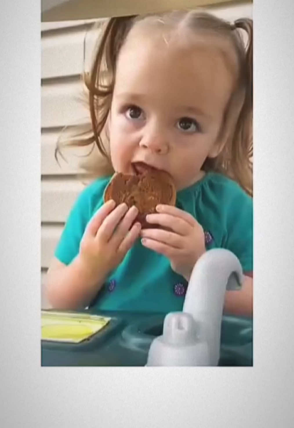 Adorable mom-daughter duo - who gets the cookie and who gets the broccoli? Sharing is caring, but no cookie for mom today! 🍪🥦#mommyandme #BakingFun #cookielove #littlebaker 🎥 #thecomedyclub888
