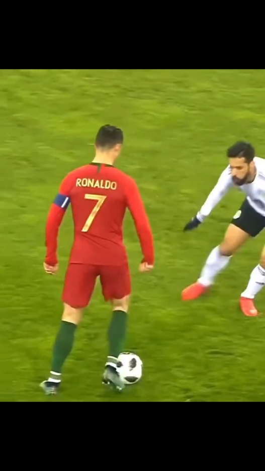 CRISTIANO RONALDO BEST MAGIC  SKILL IN FOOTBALL  #cr7  #cristianoronaldo  #football  #footballedit 