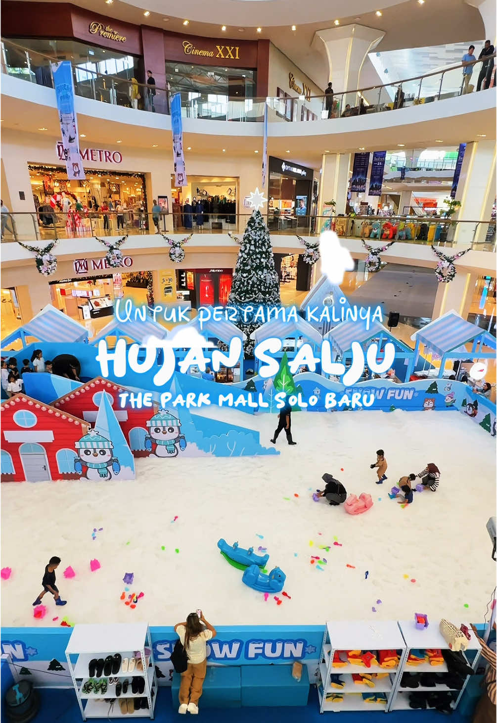 𝗛𝗨𝗝𝗔𝗡 𝗦𝗔𝗟𝗝𝗨 𝗧𝗛𝗘 𝗣𝗔𝗥𝗞 𝗠𝗔𝗟𝗟 𝗦𝗢𝗟𝗢  Kini hadir wahana salju di @The Park Mall Solo  Siapin diri kamu untuk menyambut musim dingin, dengan htm mulai dari 45k bisa explore semua permainan yang ada sepuasnya sesuai durasi main ya Sudah include fasilitas sepatu booth tapi wajib menggunakan kaos kaki yaaa atau bisa beli di area kasir untuk kaos kaki nya Soo.... tunggu apalagi? Ajakin teman atau keluarga berkunjung ke wahana salju ini! #snowfun #snowfunindonesia #wahanasalju #wahanasaljudisolo #theparkmall #theparmallsolobaru #wisatasolo #fyp 