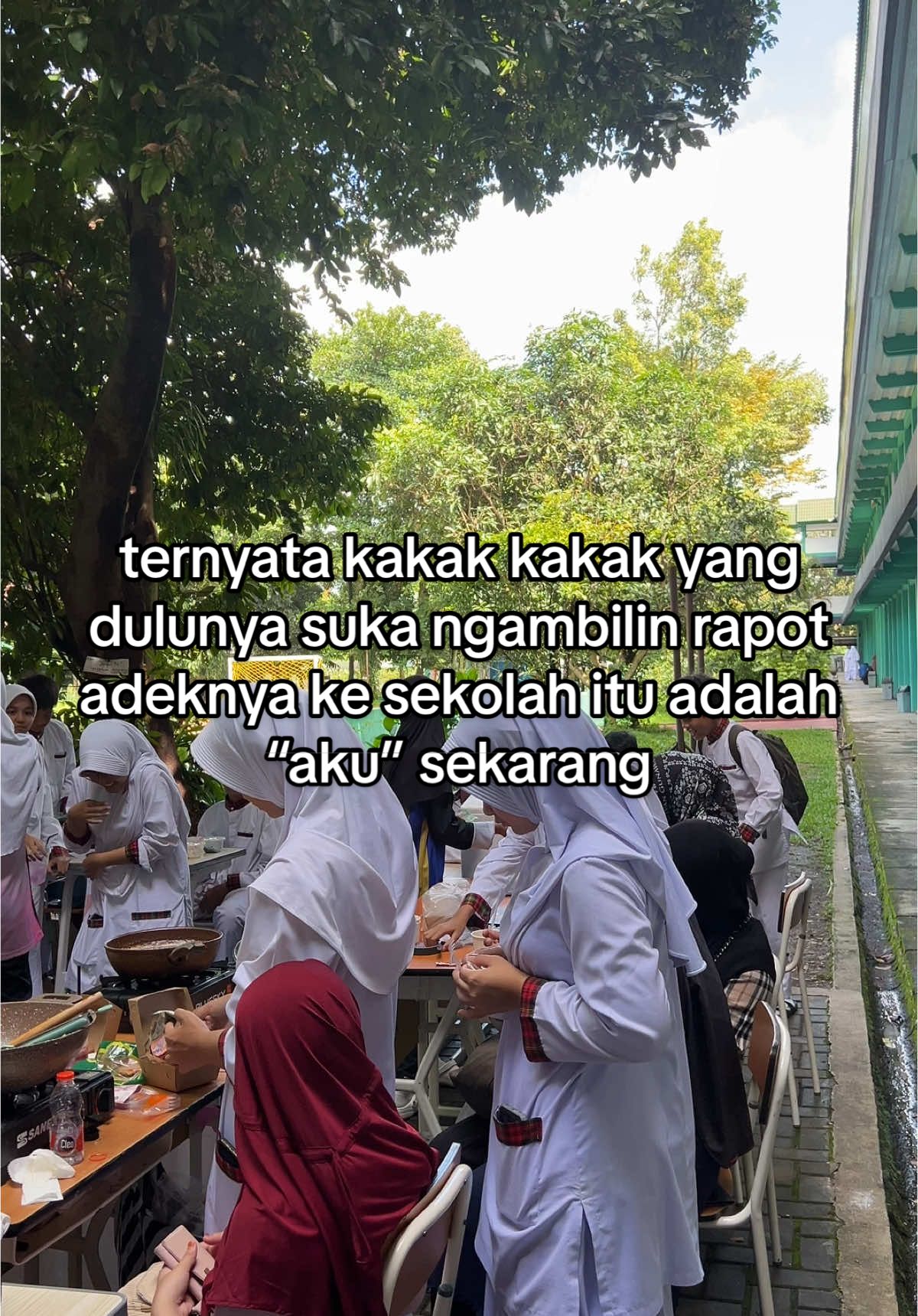 sampe ke bapak ibu kantin jg ngiranya gue mamah muda yg udh punya anak gede😀😀 #fyp #trend 