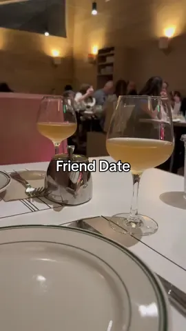 🍽️🥂 This is your sign to go on a date with your friends  #frienddate #studiocity #Foodie #foodtiktok #thevalley #italianfood 