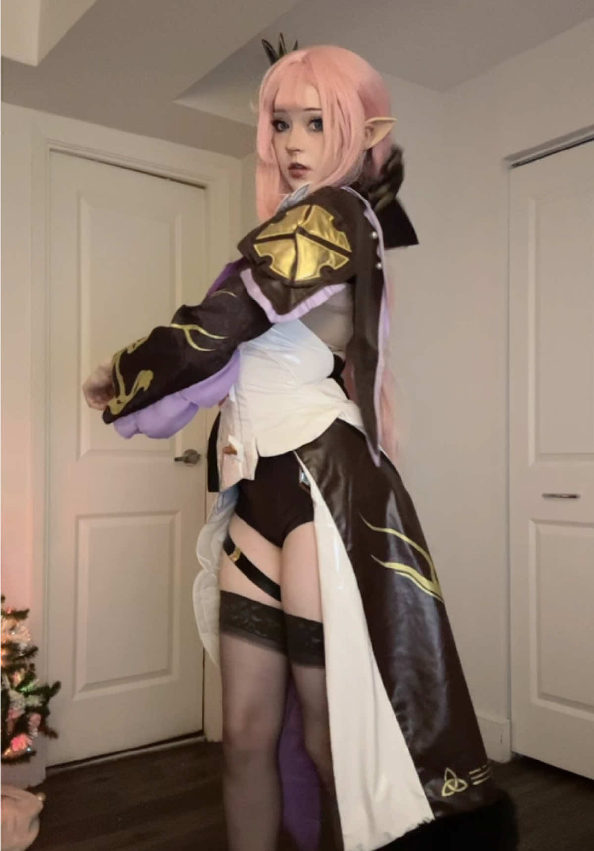 Im 5’8 and this wig still reaches rhe back of my knees 😵‍💫 #elysia #elysiacosplay #honkaiimpact3rd 