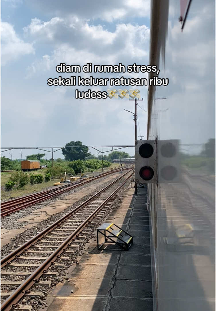 bingung antara harus nabung/hidup cuma sekali #fyp #fypシ゚ #fypage #kereta #keretaapi #keretaapiindonesia 