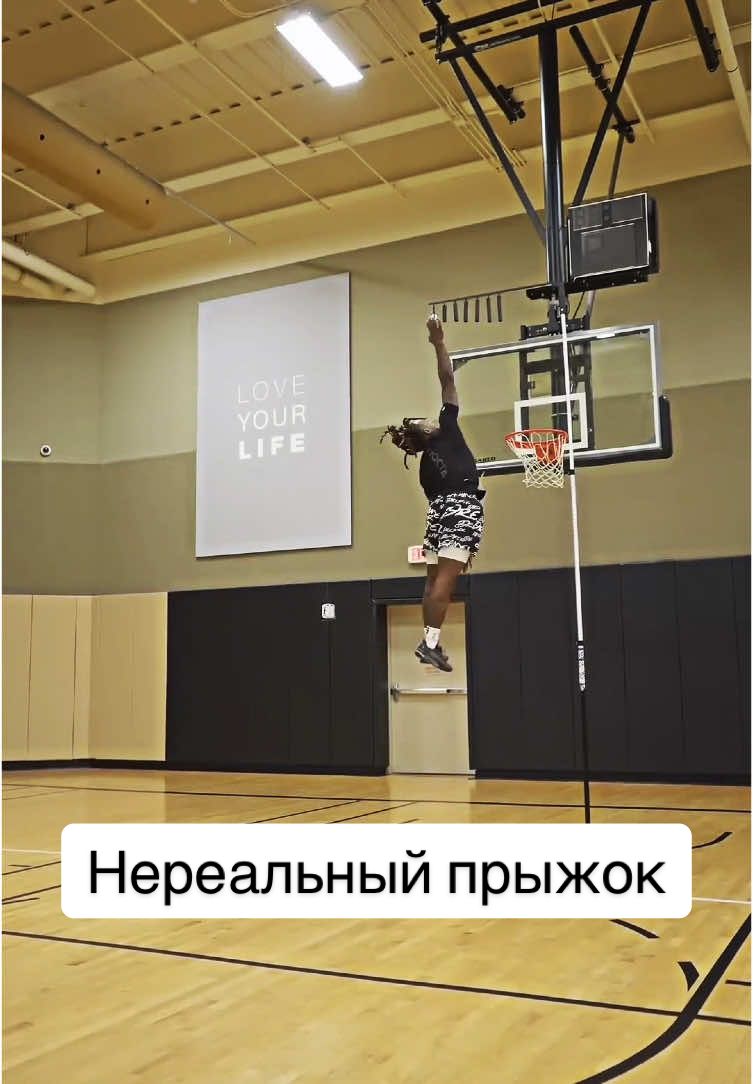 Нереальный прыжок с ростом 168см @TC2🕺🏾 #jump #basketball #dunk