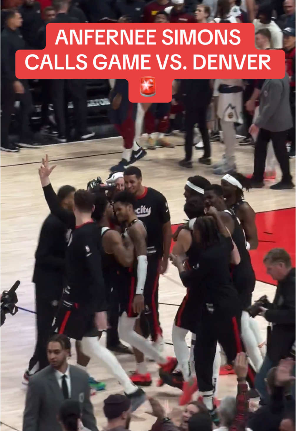 Anfernee Simons beats the buzzer to win it for Portland 😤😤 [via @Trail Blazers] 